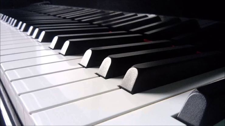 arpeggiare con la mano sinistra al pianoforte