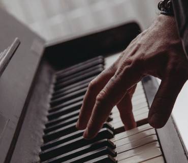 esercizi mani dita piano