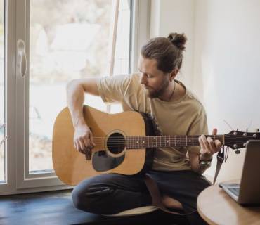 ritmo strumming chitarra