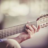 dita chitarra