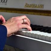 suonare insieme gli accordi al piano
