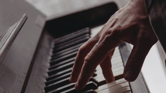 esercizi mani dita piano