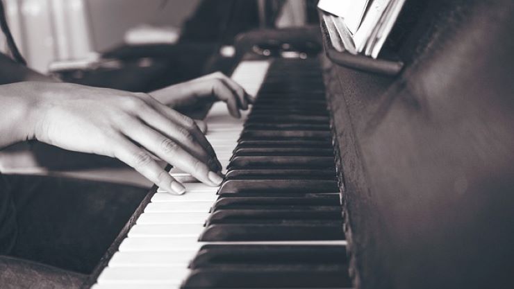 come suonare gli accordi al pianoforte